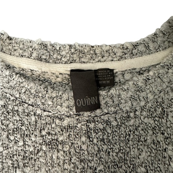 Quinn pull over crew neck sweater gray side splits EUC size M - Picture 6 of 8